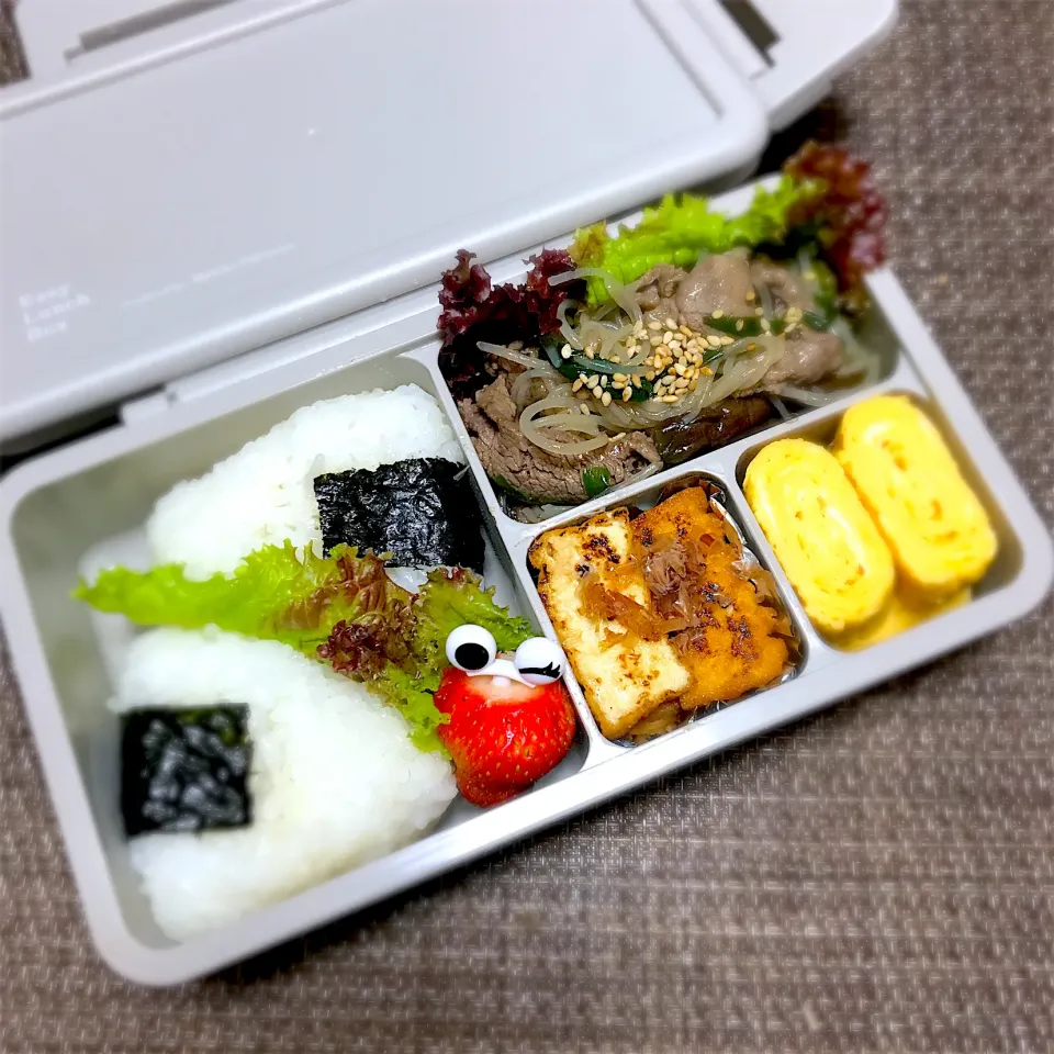 SJK弁当🍱〜春雨牛肉炒め・玉子焼き・焼き厚揚げ・いちご|華恋さん