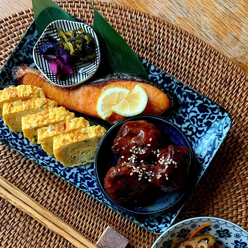 焼き鮭と甘酢団子✴︎おうち昼ごはんver.|あやみんさん