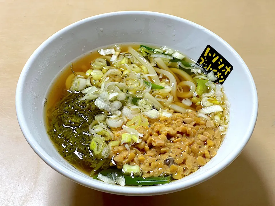 めかぶ納豆うどん　ねぎだく|マハロ菊池さん