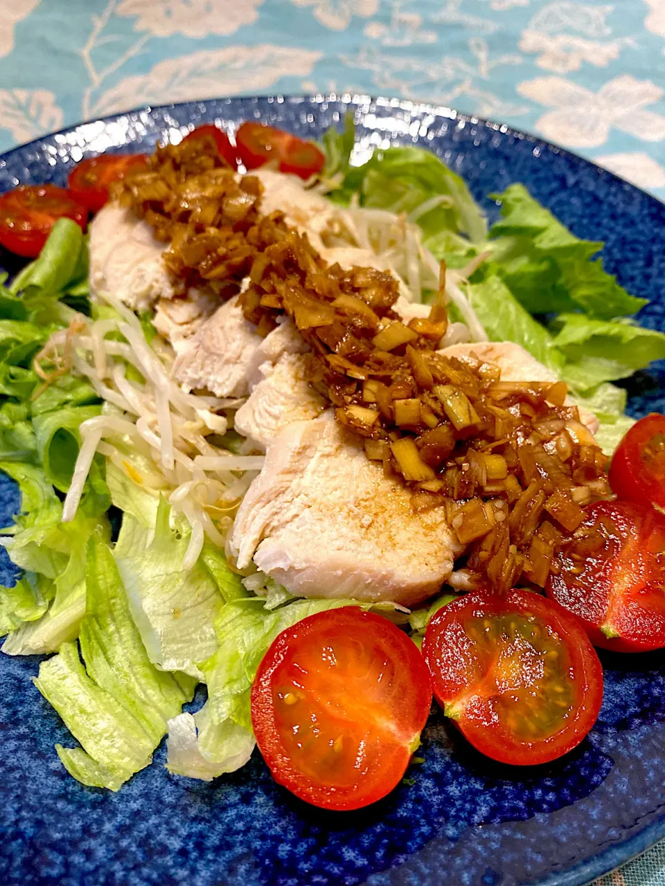 Snapdishの料理写真:ネギソースたっぷりサラダチキン🥗|こずりんさん