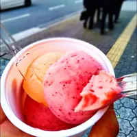 Snapdishの料理写真:イタリアンジェラートのお店「チルコドーロ」でトゥッティフルッティ♪|おまきさん