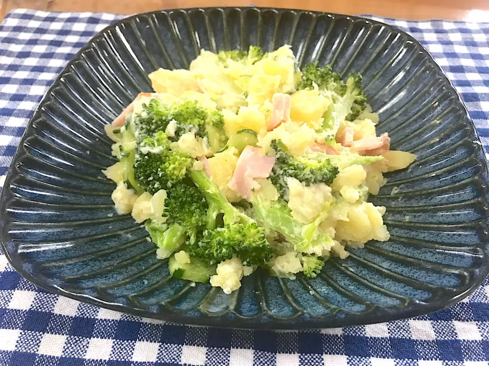 Snapdishの料理写真:ポテトサラダ🥗ブロッコリー入り|えいぽんさん