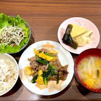 小松菜と豚肉の卵炒め　かぼちゃと玉ねぎの味噌汁　筍の煮物　ごぼうサラダ