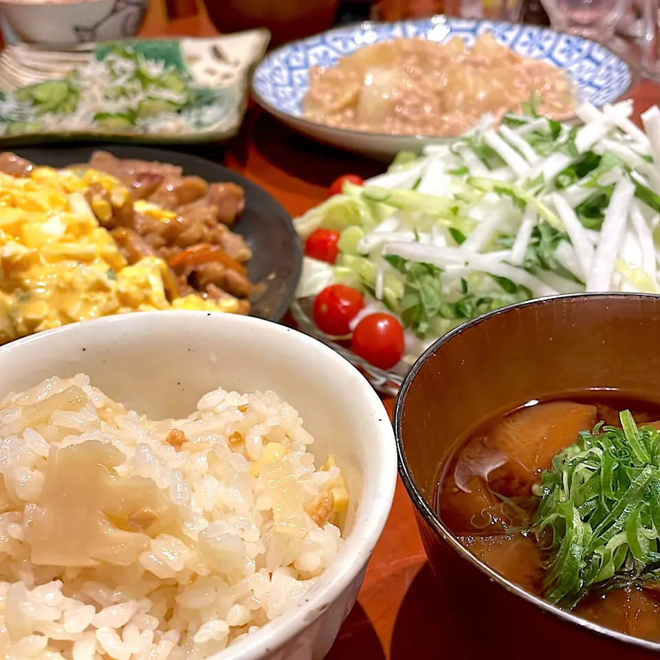 Snapdishの料理写真:たけのこごはんと　　　　　　　　　　　　　　豚肉の甘辛タルタルソースがけ|mokoさん