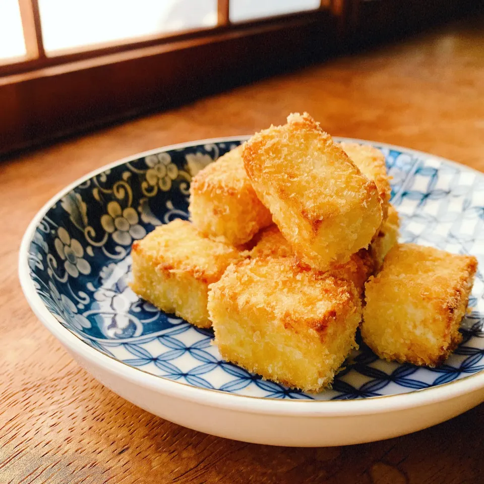 Snapdishの料理写真:三日熟成〝まるでチーズ〟な塩麹豆腐フライ🧀|leeさん