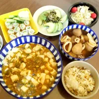 ⭐麻婆豆腐と市販の里芋煮にイカをプラス⭐|きむめぐさん