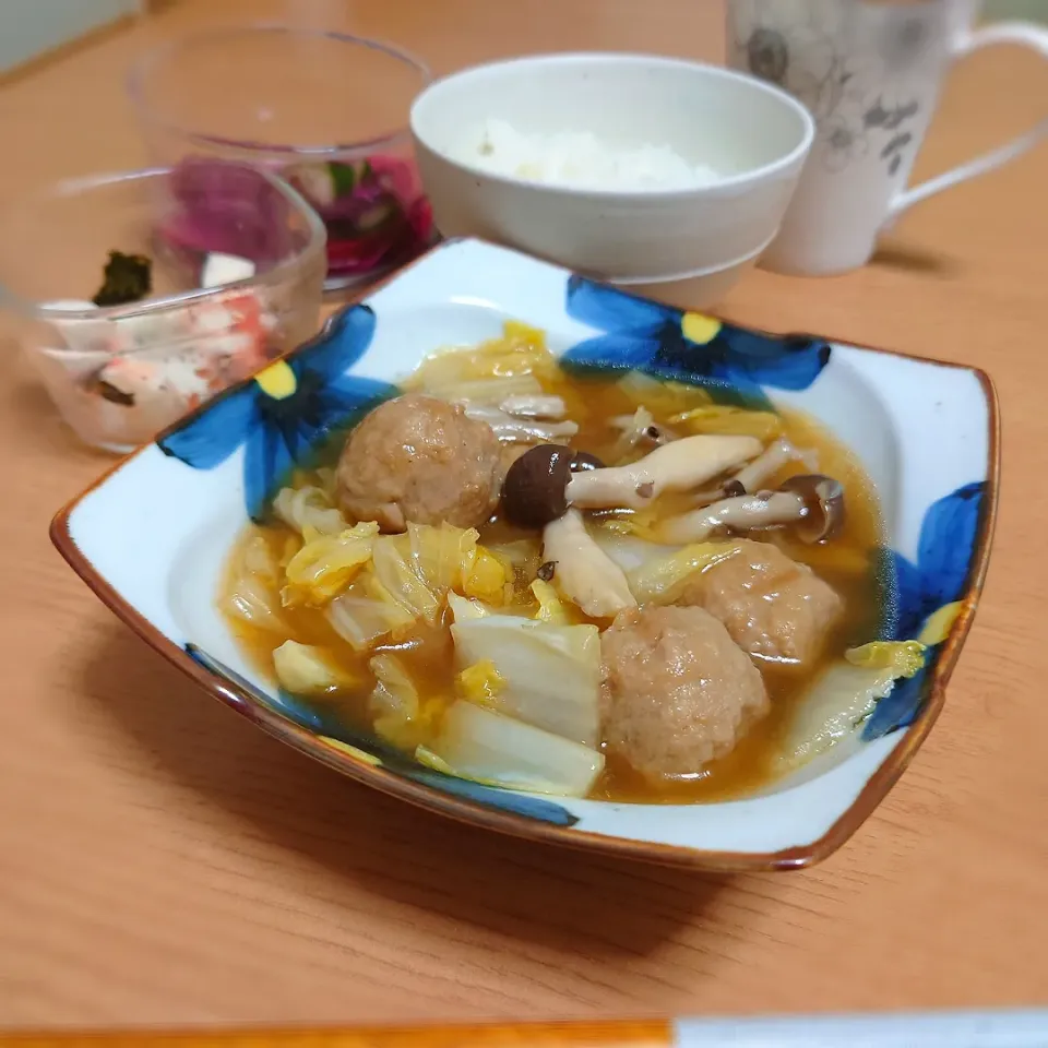 Snapdishの料理写真:【夜ごはん】
肉団子の中華あんかけ
長芋と明太のりサラダ
きゅうりのしば漬け
ごはん|Rie*さん