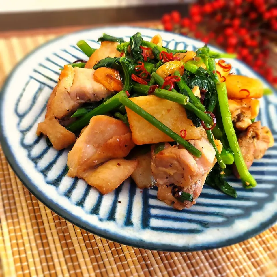 鶏モモとのらぼう菜のペペロン( ˙▿˙　)長芋と。|まぁさん