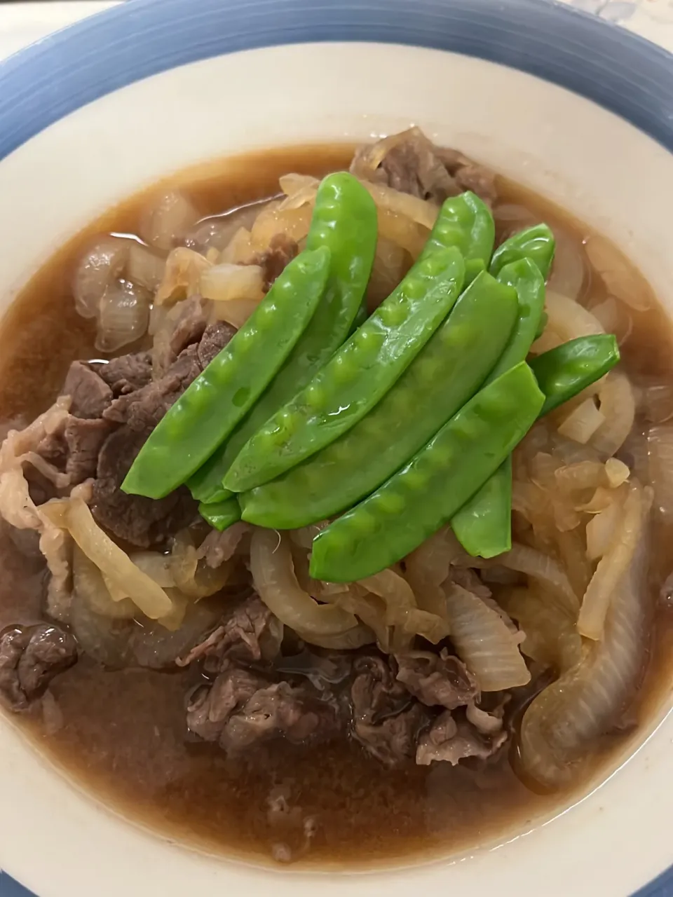 新玉ねぎと牛肉の煮物。ご飯にかけたら、牛丼ヤン😆|tamemitiさん