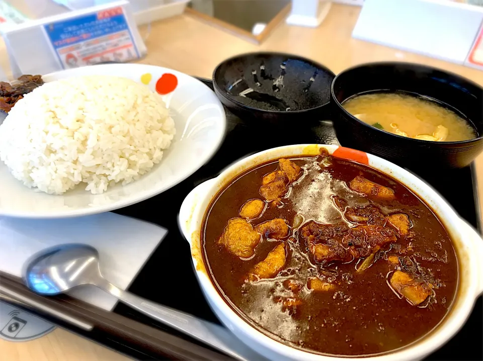 松屋　ごろごろ煮込みチキンカレー　大盛り　(昨日のランチ)|やまひろさん