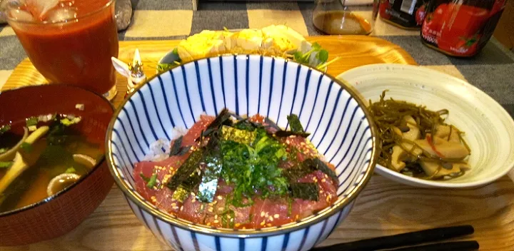 '22．4/28
今夜は鮪の漬け丼😋|たえさん