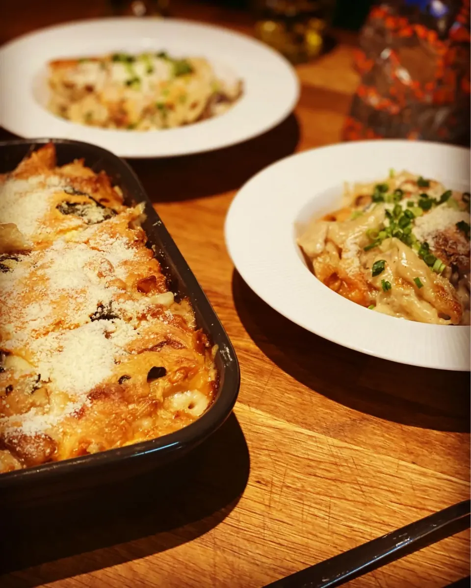 Dinner ! Dinner ! 
Cream Sauce with Fresh Mushrooms , Garlic , Mozzarella,Parmesan Fresh Basil Penne Pasta oven baked 
#pastabake #chefemanuel 
#homecooking 
#h|Emanuel Hayashiさん