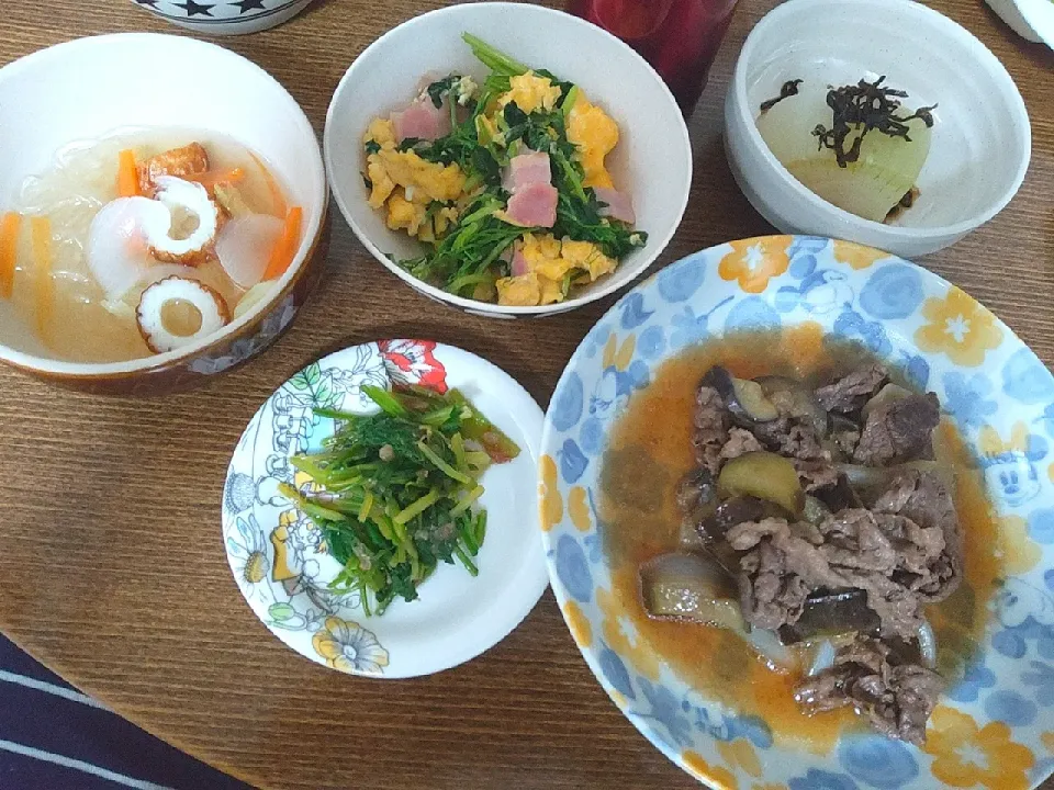 なすと牛肉のすき焼き煮
ほうれん草とベーコンの卵炒め
春雨野菜スープ
ほうれん草の梅お浸し
新玉ねぎの塩昆布ポン酢|尚さん