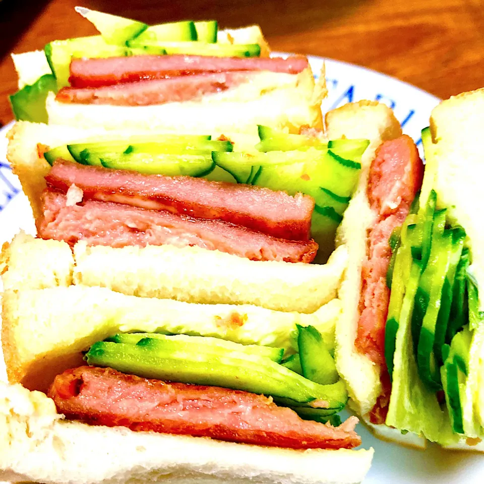 スパムと胡瓜のサンドイッチ🥪☕️|まいりさん