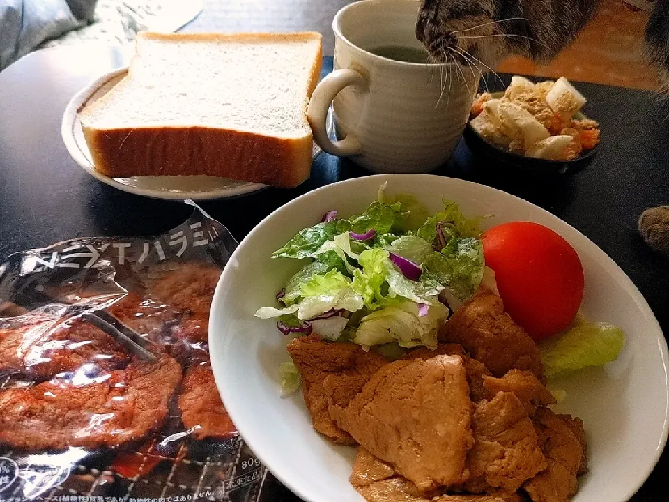 Snapdishの料理写真:肉の日当選したハラミ湯煎のみ・を
自家製糠漬他食し今夜からの夜勤に|Tarou  Masayukiさん