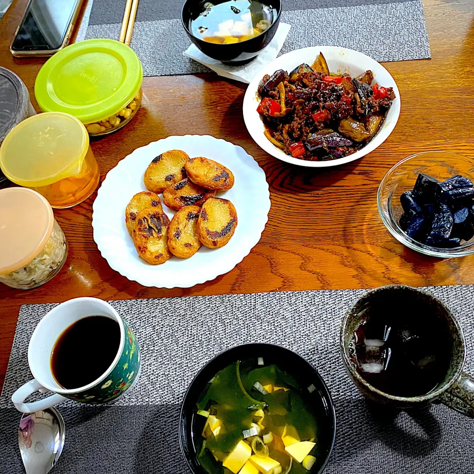 Snapdishの料理写真:酢豚、はんぺんの素焼き、お吸い物、常備菜、漬物|yakinasuさん