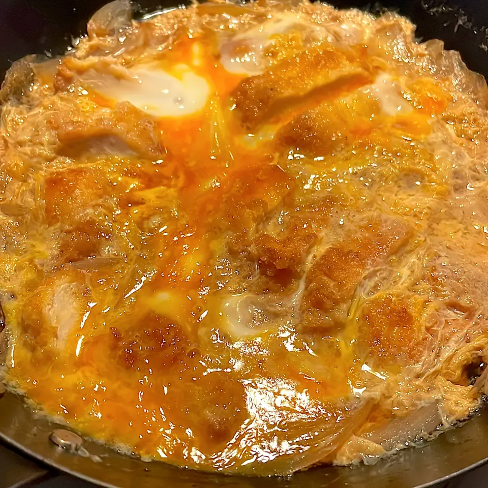 Snapdishの料理写真:チキンカツの卵とじ|gohan♡さん