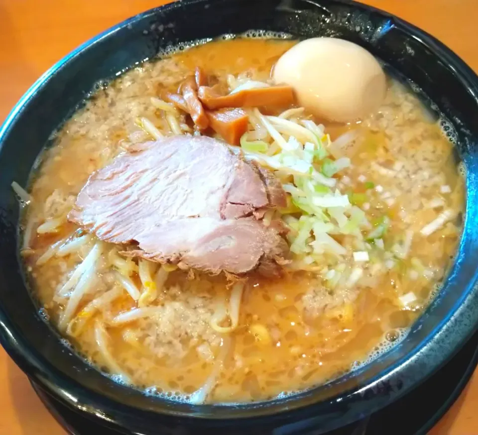 Snapdishの料理写真:こってり味噌ラーメン🍜味玉入り|じょうさん