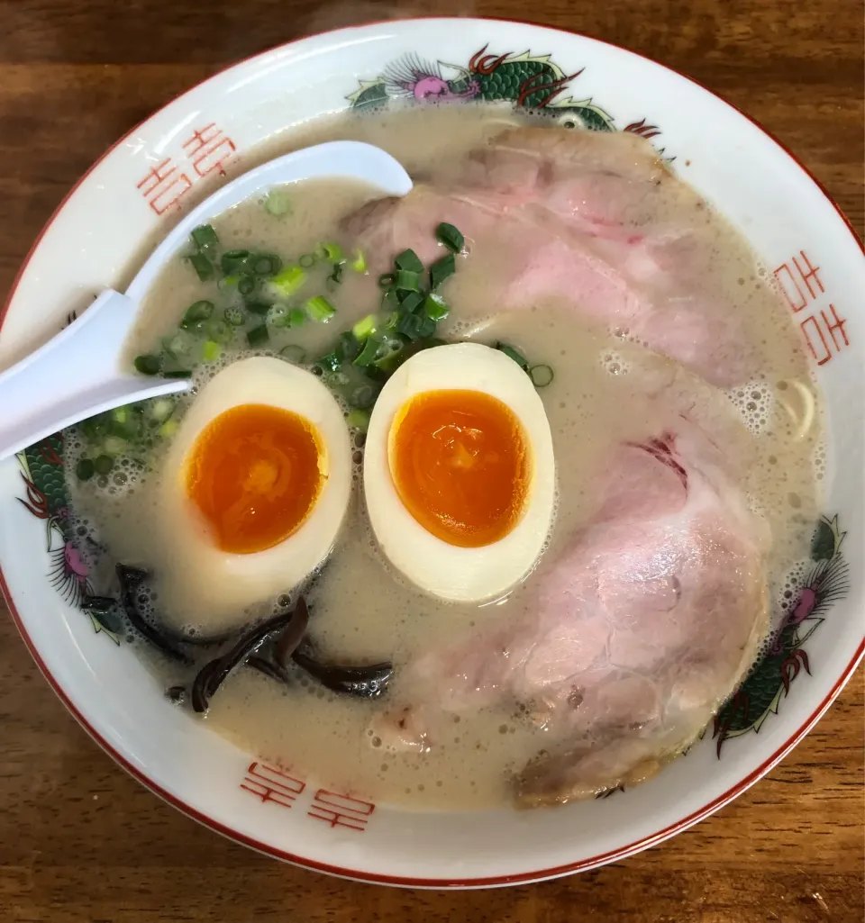 定期的にやってくる豚骨欲🍜|ユミさん