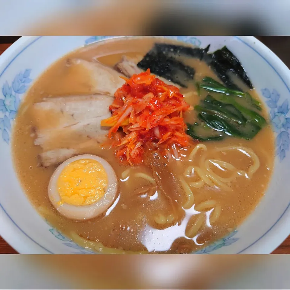 ★実家昼ごはん★

✴️豚骨醤油ラーメン|☆Chieco☆さん