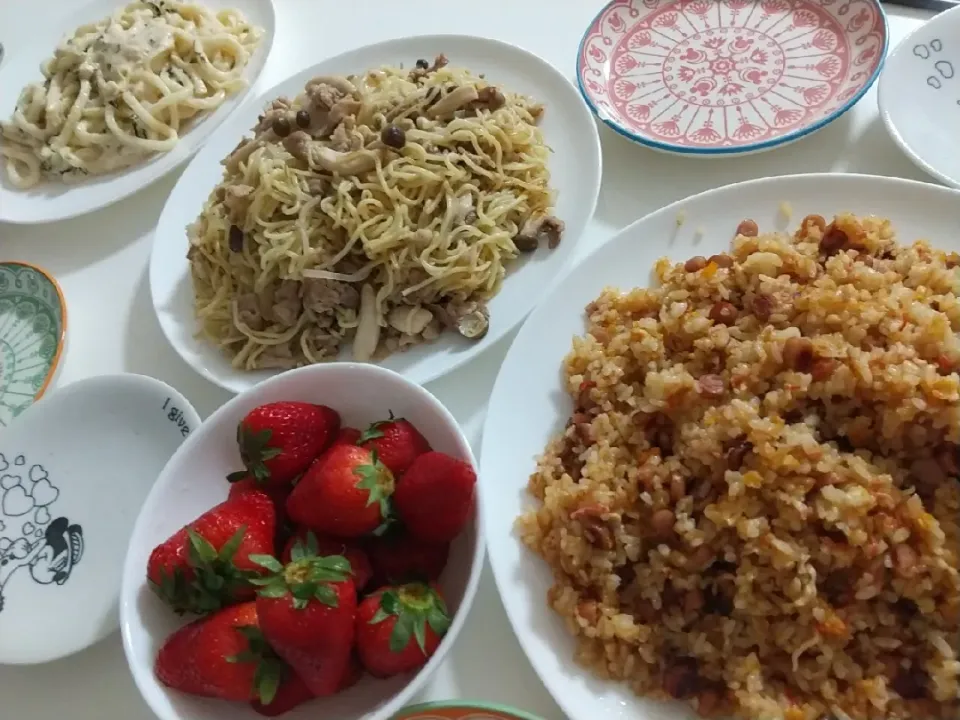 お昼ごはん
チャーハン
塩焼きそば
たらこクリームうどん
イチゴ🍓|プリン☆さん