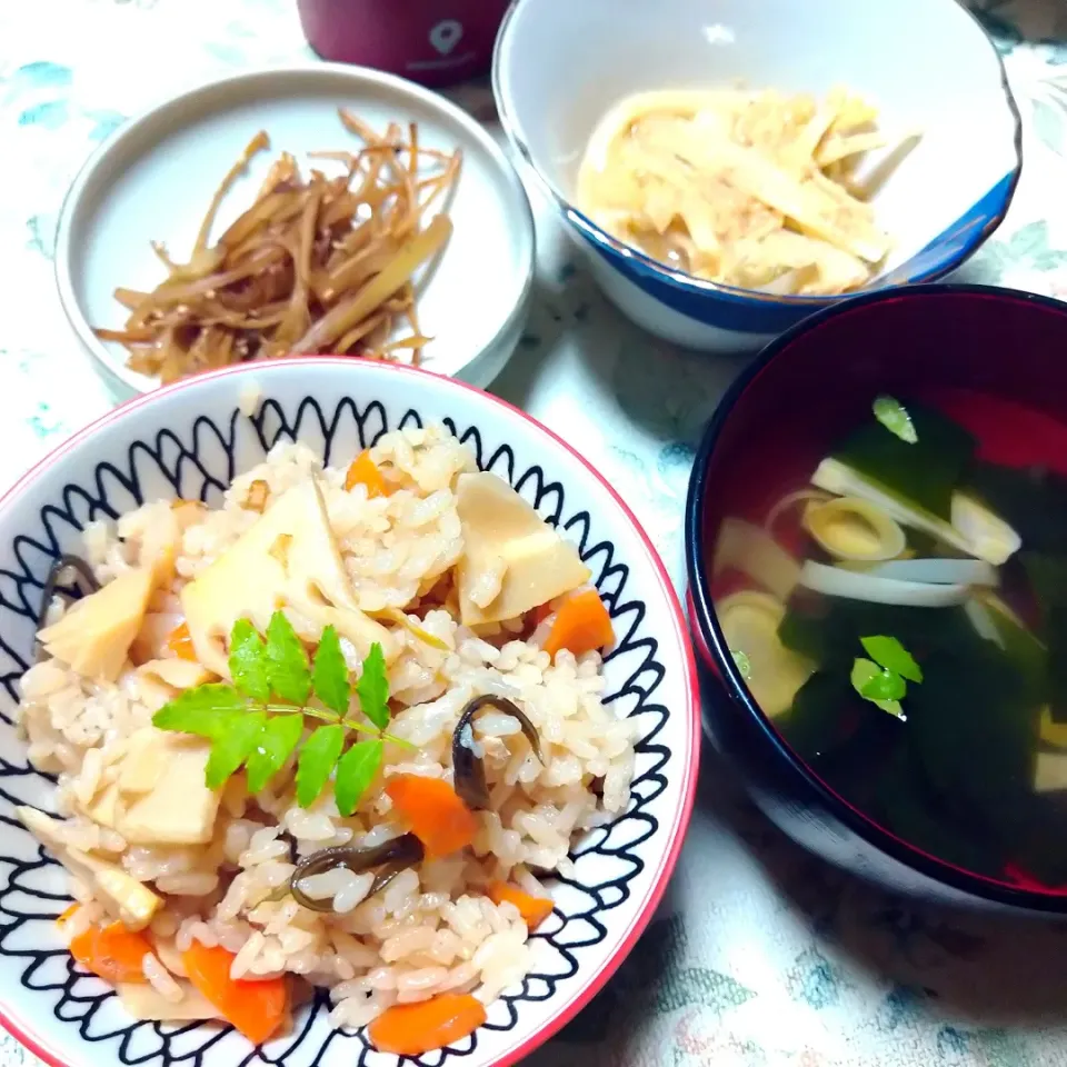 タケノコご飯、お吸い物、うどの皮のキンピラ、うどの酢味噌和え|うたかた。さん