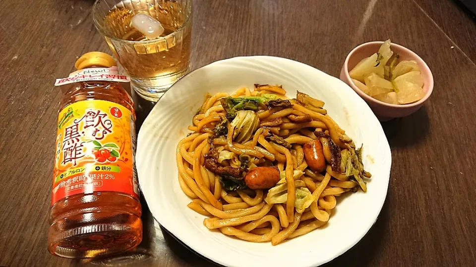 Snapdishの料理写真:飲む黒酢入り焼きうどん|みはるさん