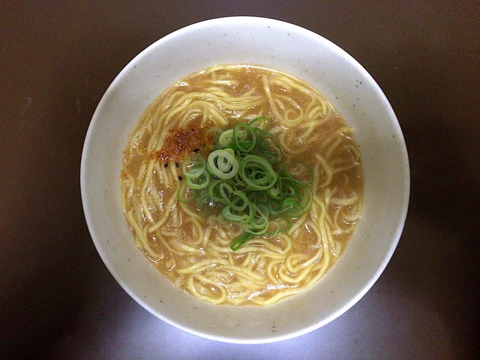 日清 ラ王味噌ラーメン|ばーさんさん