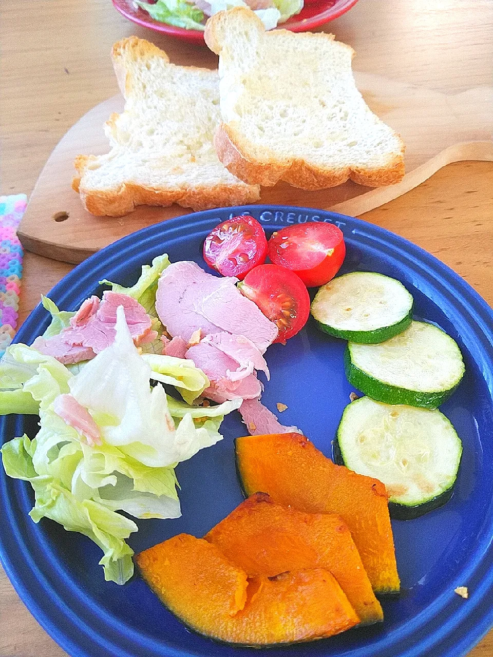 Snapdishの料理写真:朝食サラダプレート、自家製食パン|pranzoさん