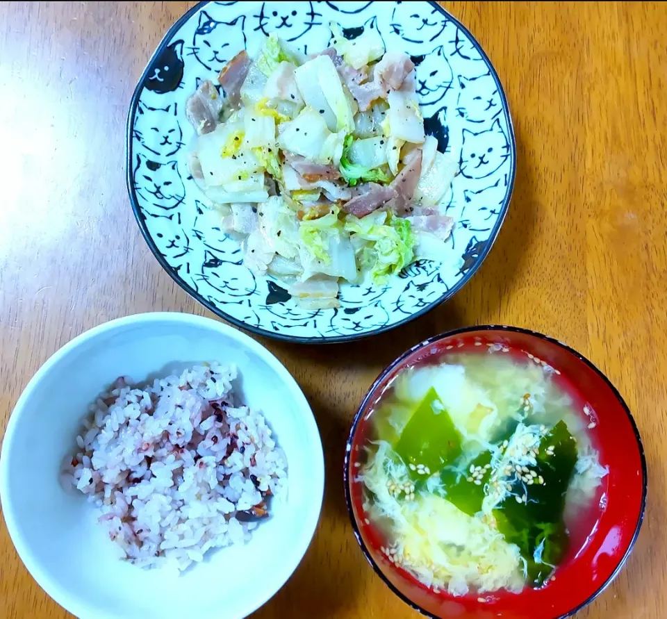 2022 0428　白菜とベーコンのバター醤油炒め　わかめ卵スープ|いもこ。さん