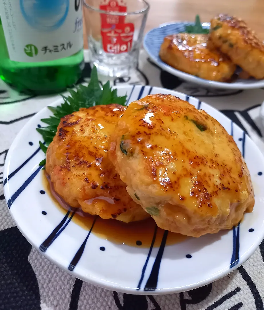 旦那の昼飲み用おつまみ🍺
大葉バッサー入れたお豆腐ハンバーグ|ナオミさん