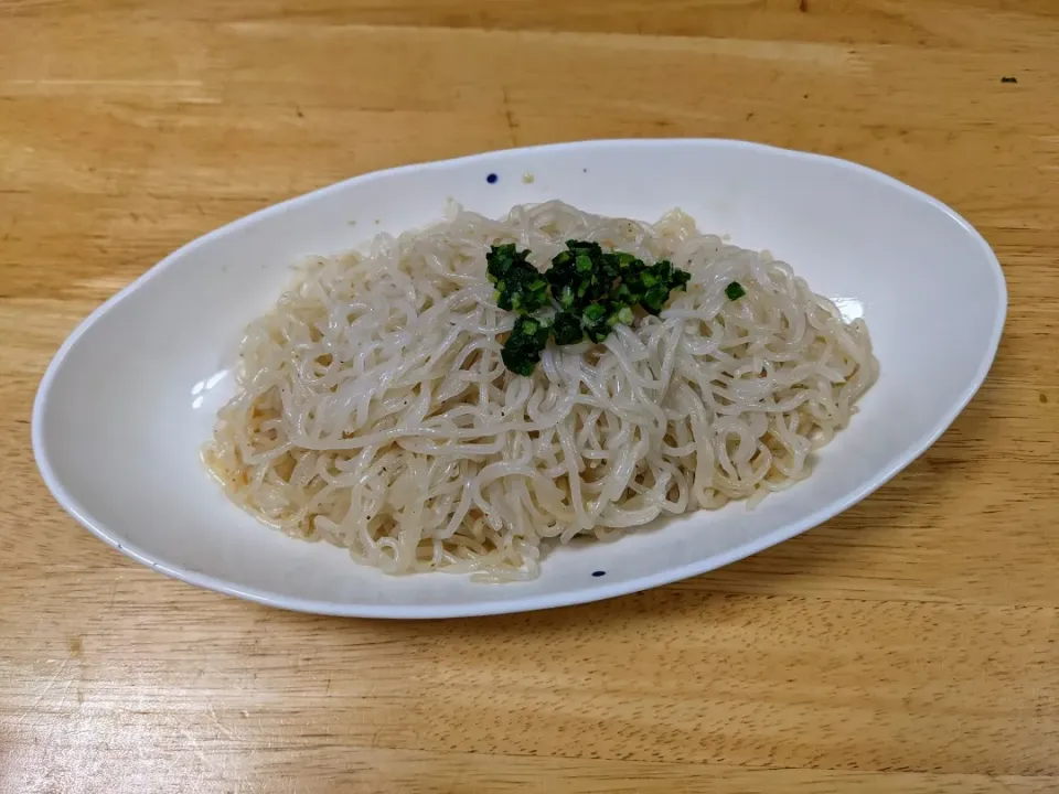 白滝の和風胡麻油風味のペペロンチーノパスタ風仕上げです。|トヨシと申します。さん