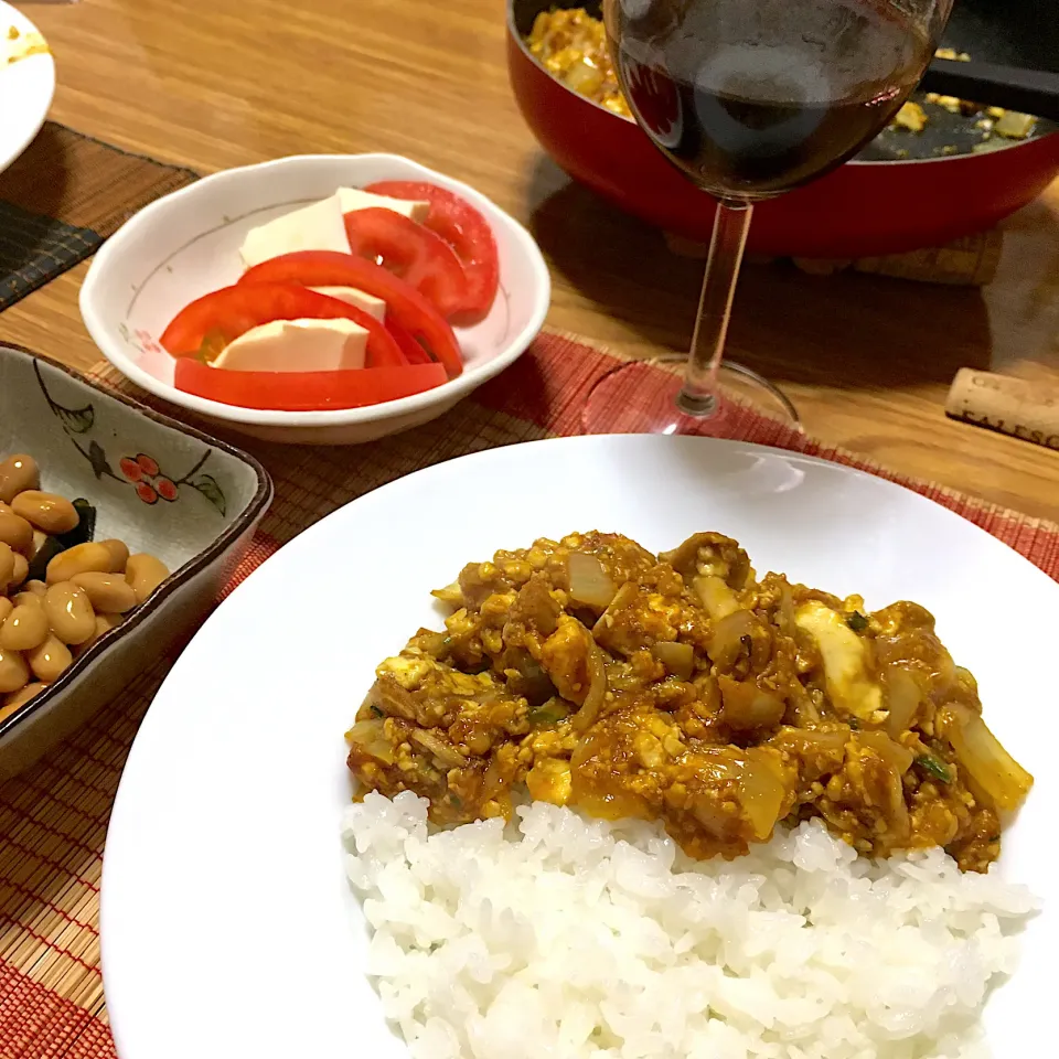 2022/04/30 冷凍餃子&豆腐&きのこのドライカレー、トマトモツァレラ|kykyさん