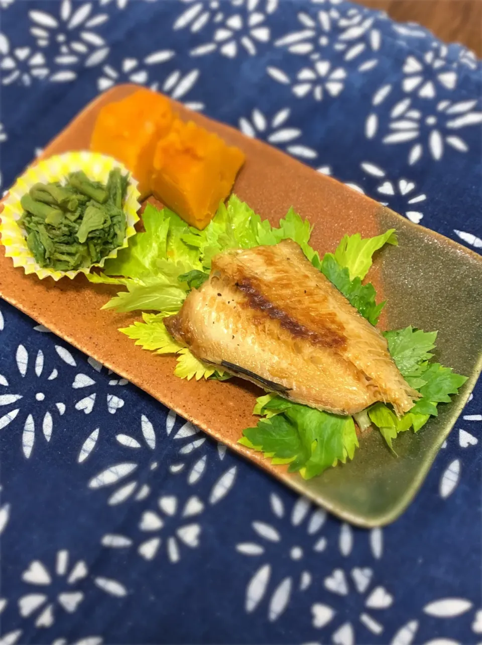 焼き魚とタラの芽の辛子酢味噌和え|カワユさん