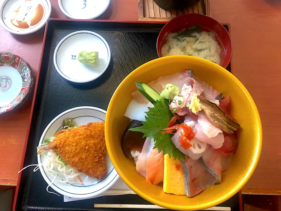 Snapdishの料理写真:海鮮丼🐟アジフライサービス付！|ゆっこっこさん