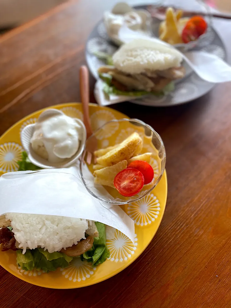 Snapdishの料理写真:ごぼうサラダと豚肉照り焼きのライスバーガー|ＭＡＲＵＥ家の食卓さん