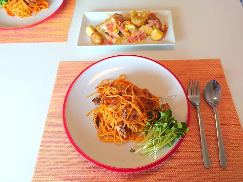 今日の昼食　ハリッサとサバ缶のパスタ、ジャーマンポテト|pinknari🐰🌈さん