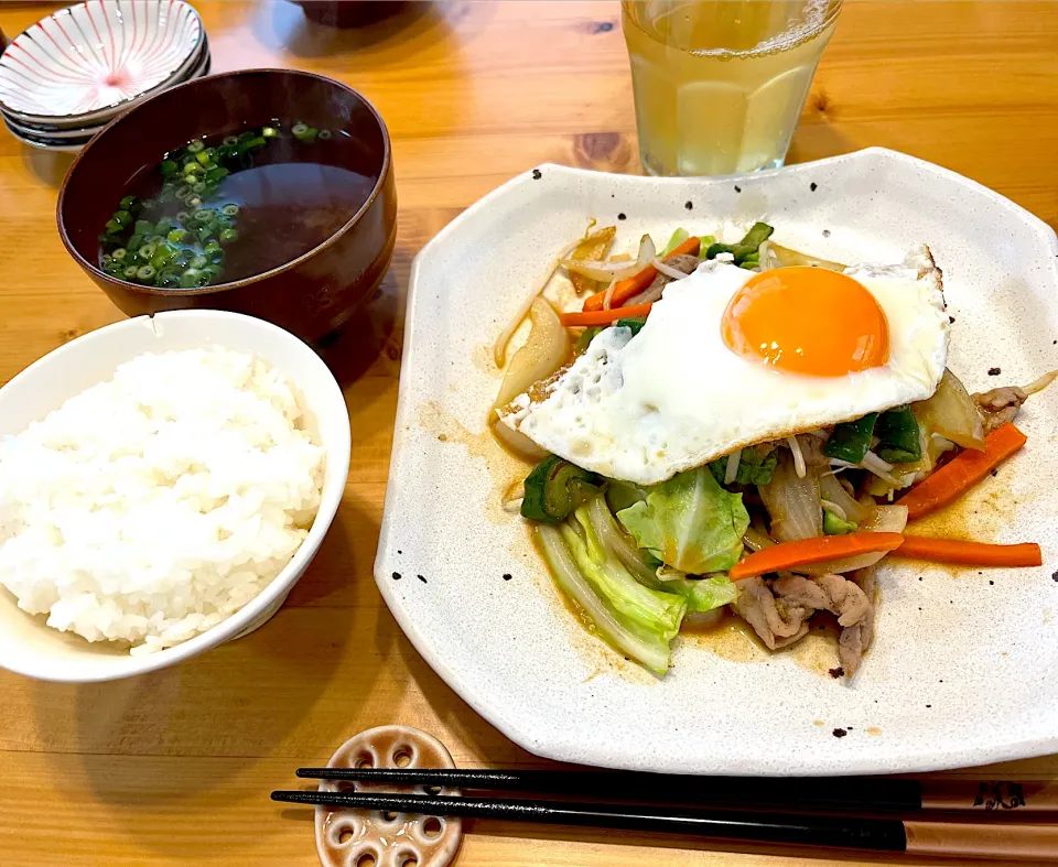 Snapdishの料理写真:肉野菜炒め定食|Kouji  Kobayashiさん