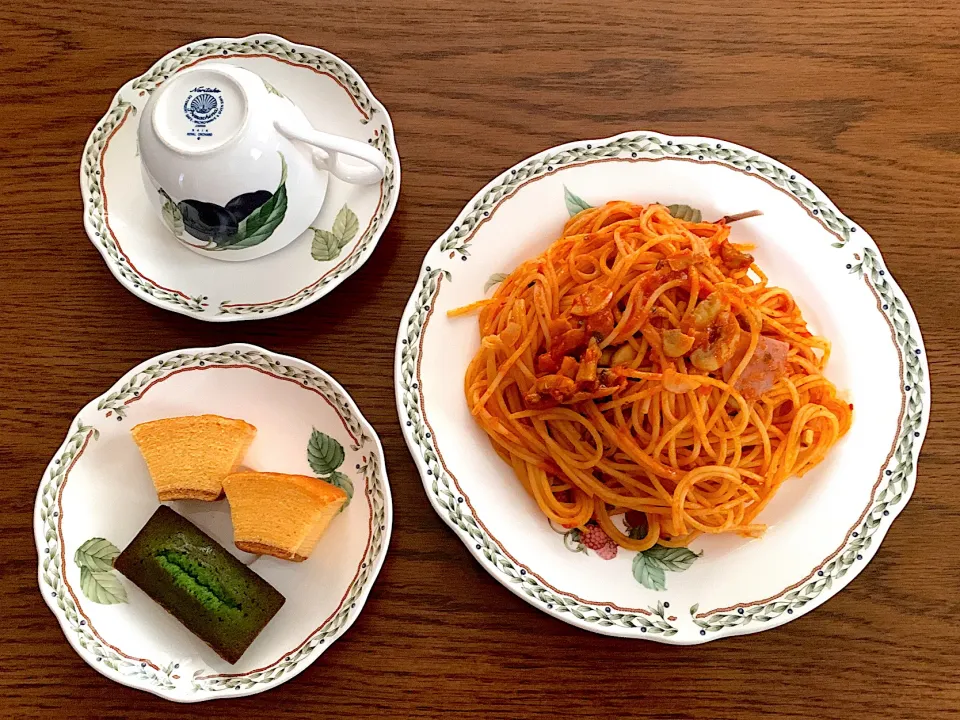 マッシュルームと生ハムのトマトスパゲティ🍝アンリシャルパンティエの抹茶フィナンシェ「錦」🌱今日の昼食20220501|rococoさん