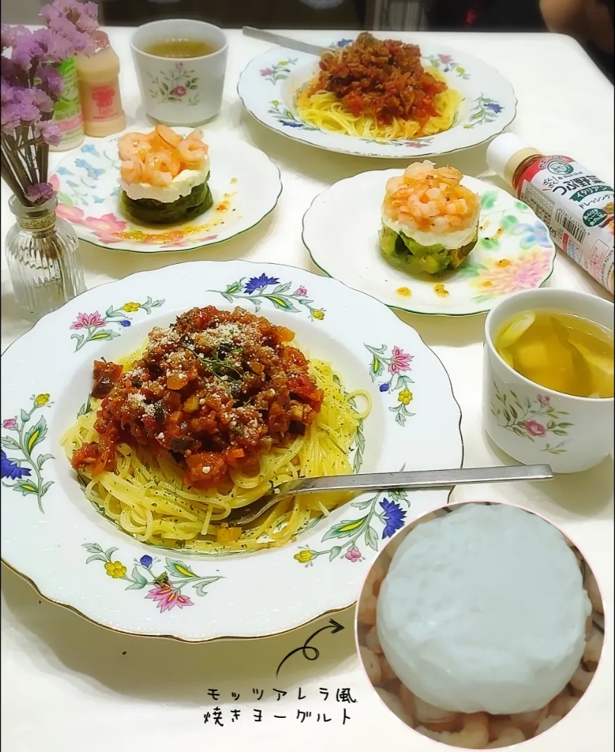 Snapdishの料理写真:焼きヨーグルトで海老とアボカドの重ねたヤツ
イタリアンおかずの素でミートソーススパ|みったんさん