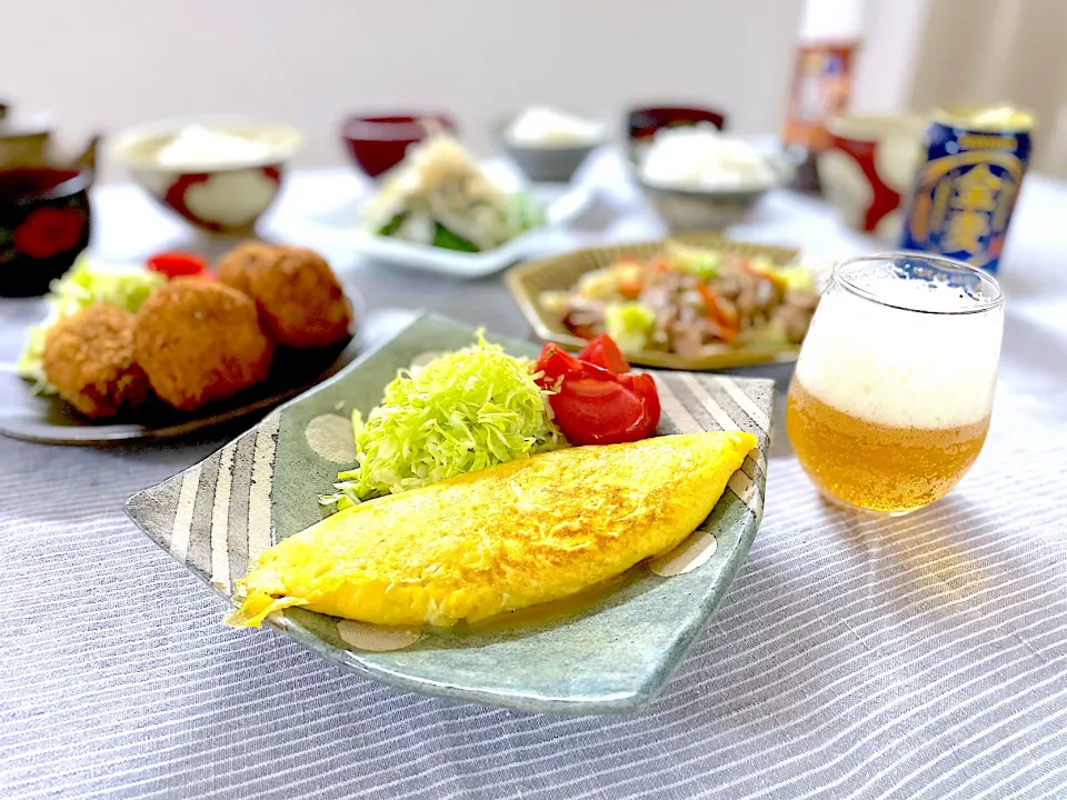 明太チーズオムレツとコロッケと肉野菜炒めで晩酌with金麦😋🍺|ゆかりさん