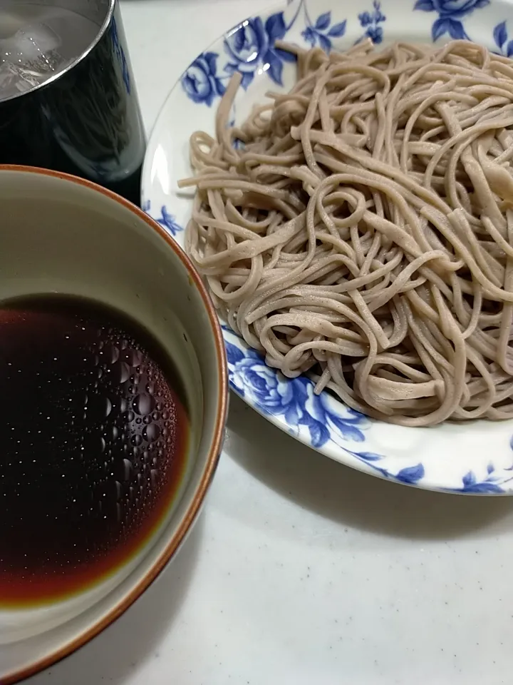 Snapdishの料理写真:そば 麺つゆにごま油
麺つゆにごま油を入れただけですが、
風味が一気に変わります。|たーさん