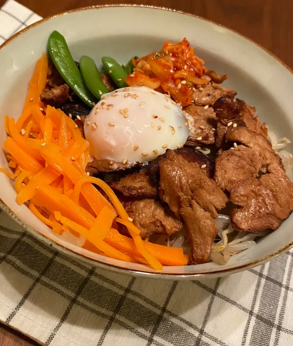 大豆ミートNEXTハラミ1.1でピビンバ風丼😋|Hironobuさん