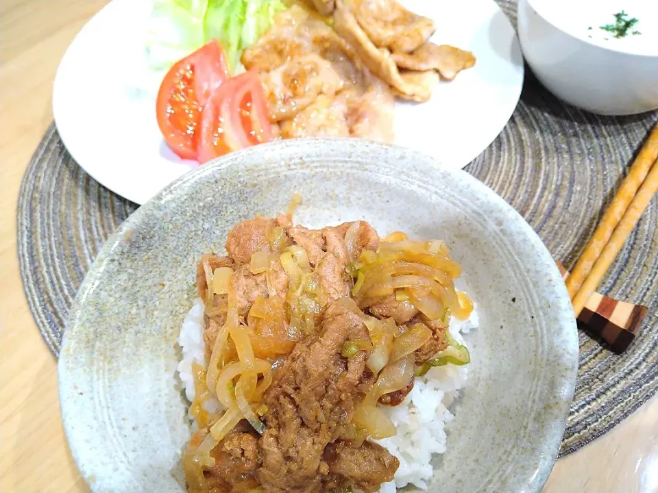 Snapdishの料理写真:大豆ミートで甘辛牛丼
 【🎁モニター当選しました〜✨】
新たまねぎで更にジューシーに❗|A-YA-YA-YAさん