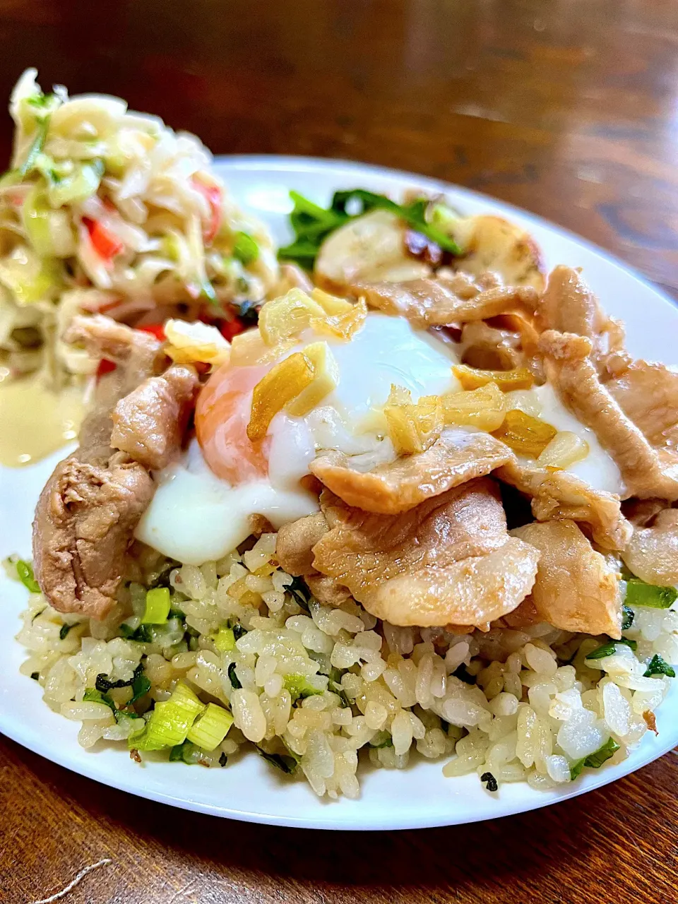 大葉と小葱の炒飯　豚肉と温玉のせ|凛さん