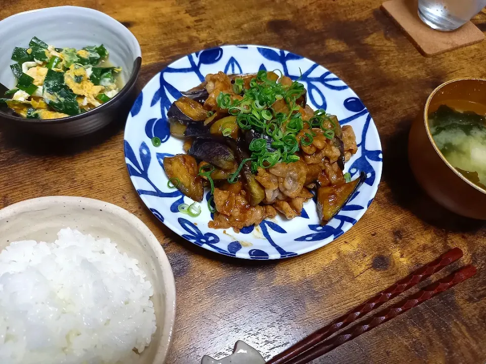 ・茄子と豚バラの味噌炒め
・ニラの玉子とじ
・麩とわかめのみそ汁|ちりさん