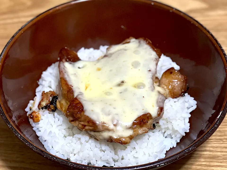 Snapdishの料理写真:☆チーズチキン丼|まぁたんさん