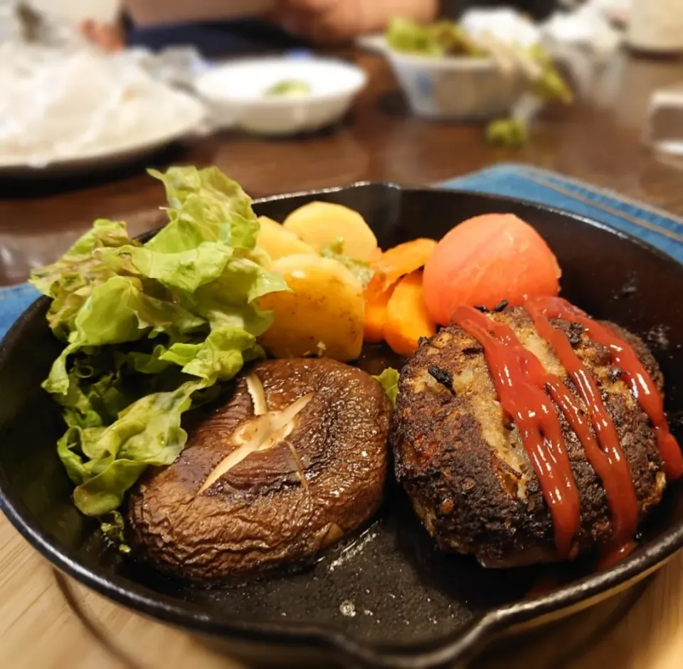 Snapdishの料理写真:ハンバーグ(*^^*)|しーPaPaさん