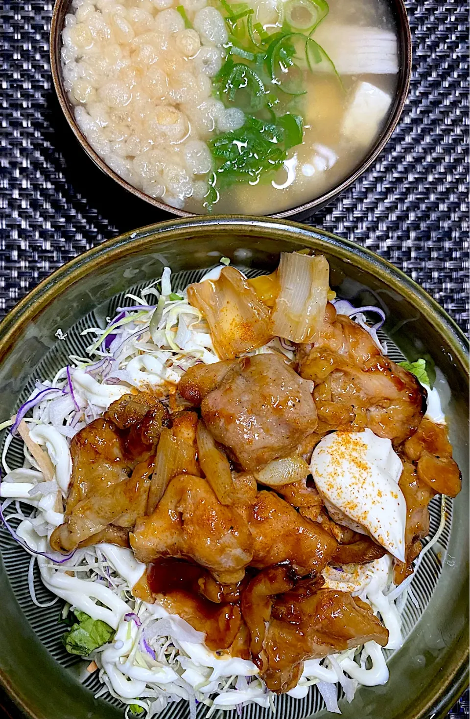 焼き鳥丼|すくらんぶるえっぐさん