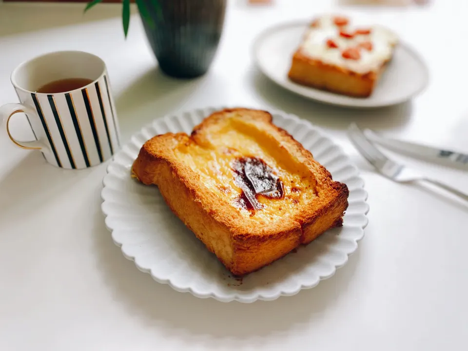 Snapdishの料理写真:ベイクドチーズケーキとトマトチーズピザ風トースト！|Muiさん